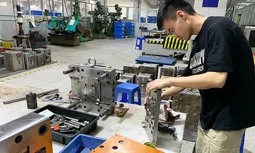 plastic-injection-mold-company-640-640 (1)