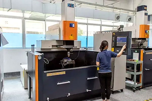 plastic injection molding manufacturer