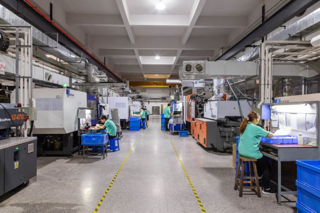 Plastic injection molding production line